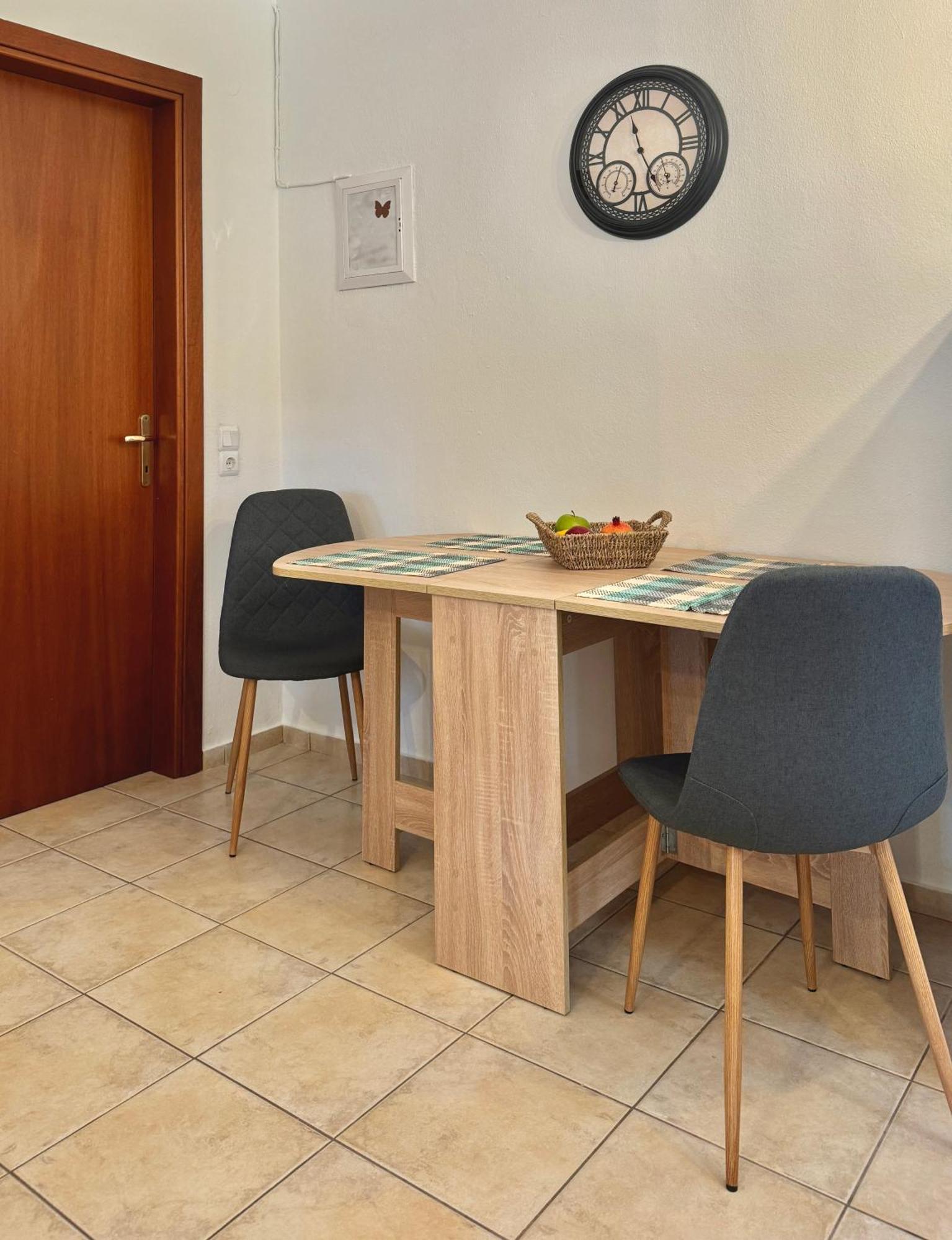 Agis Apartment Kavala Bagian luar foto
